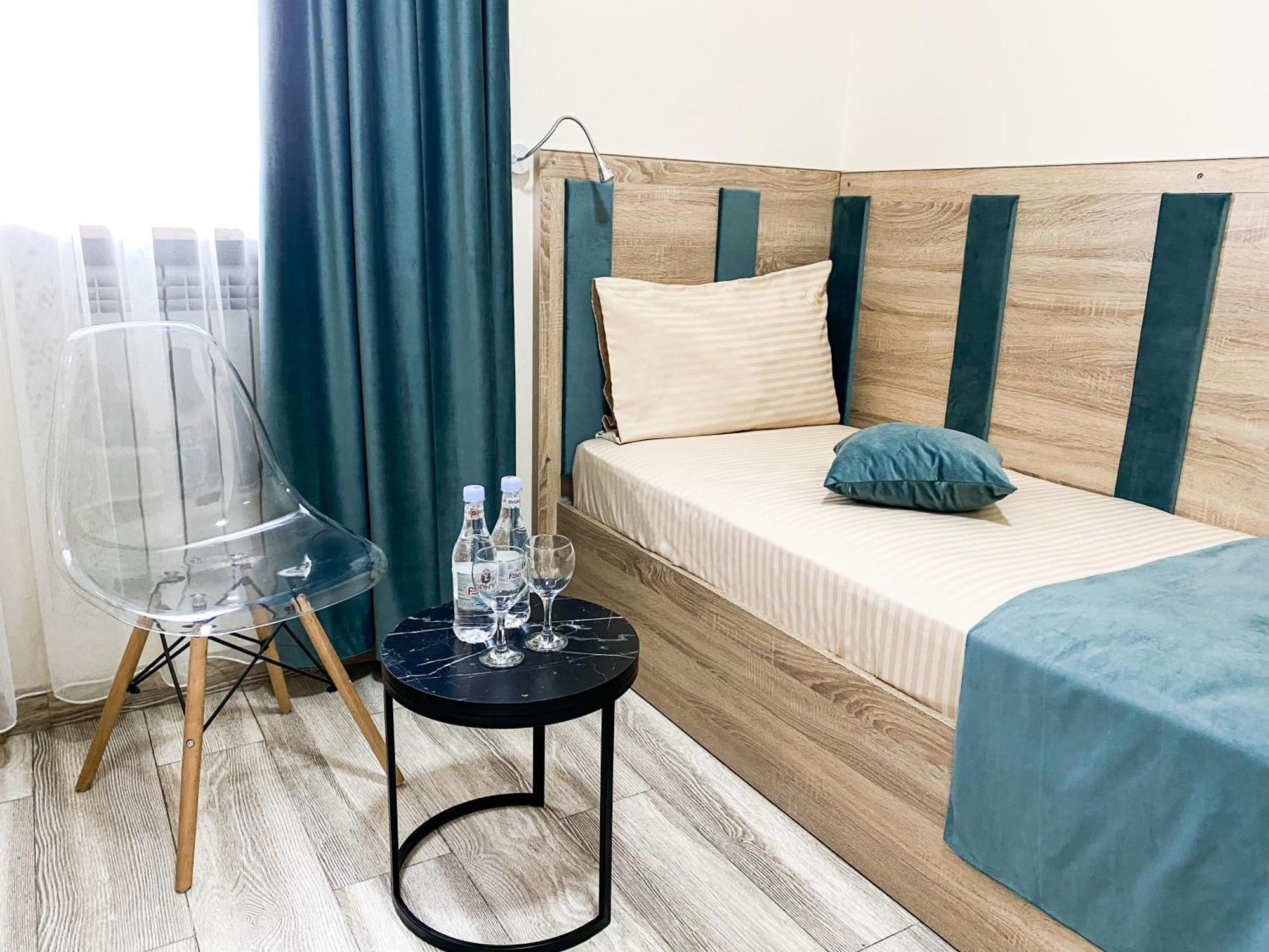 Alex Hotel Erevan Esterno foto
